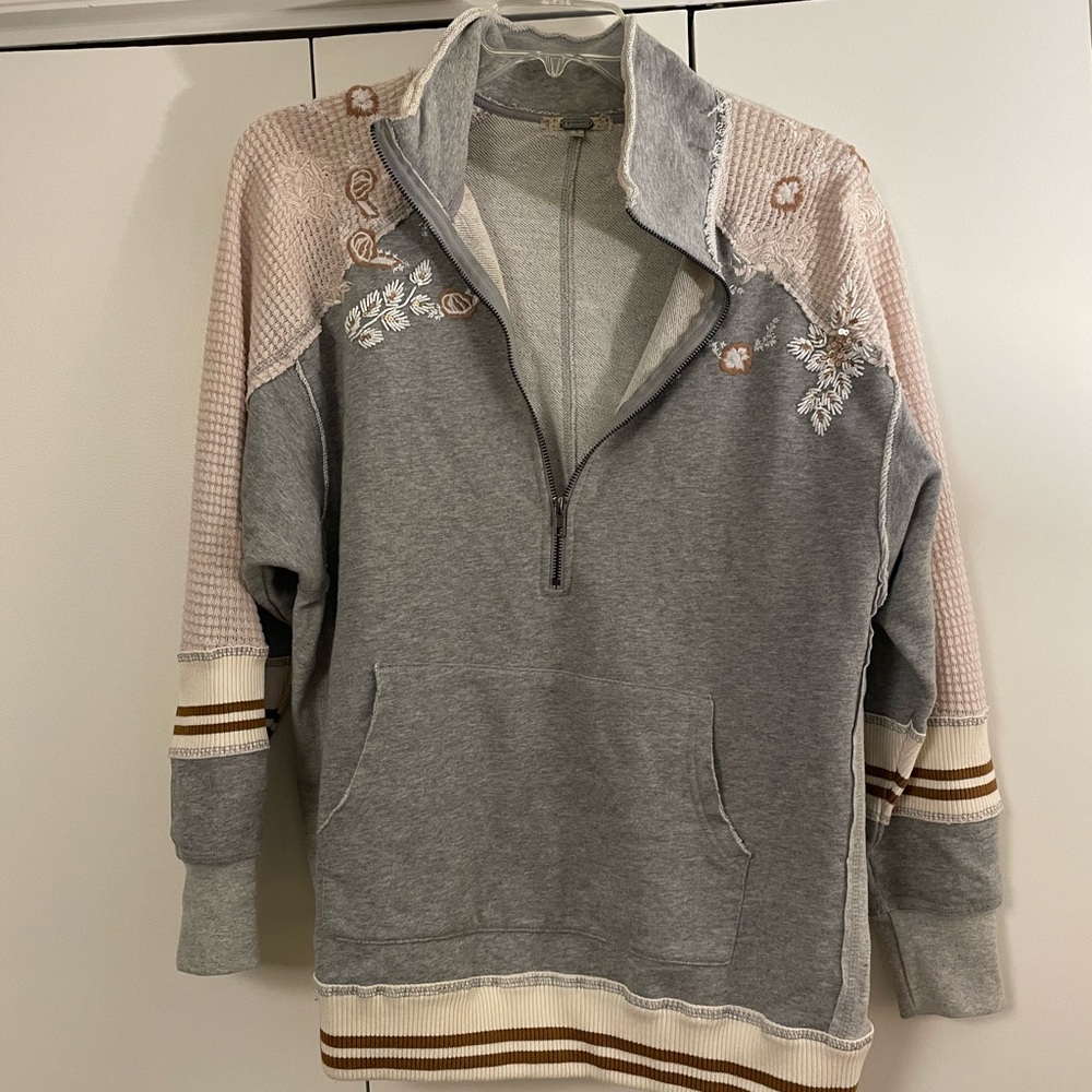 Gimmicks by BKE Gray Knit Sweater